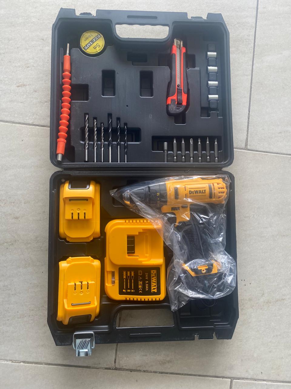 TALADRO PERCUTOR 24 VOLTIOS SET MEDIO